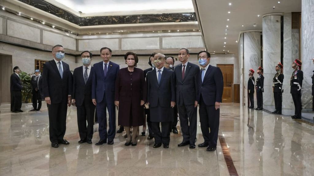 内部空姐视频曝光引发热议，太原保利珑悦豪宅揭秘引发关注